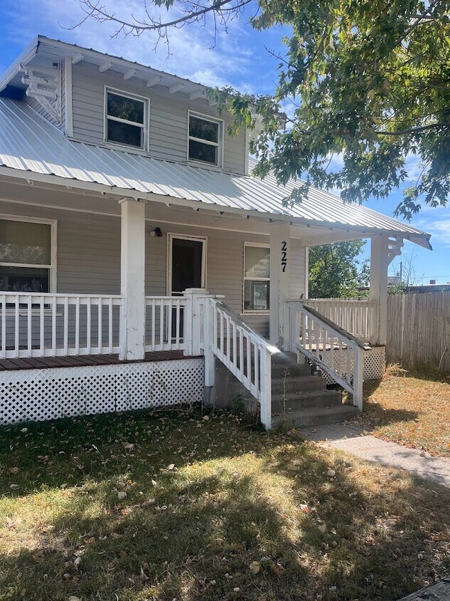 Foto principal - 227 S Main St