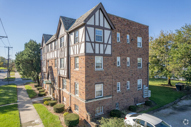 Building Photo - 2105 Warren St