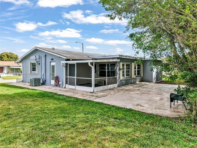 Foto del edificio - 5102 NW 53rd St