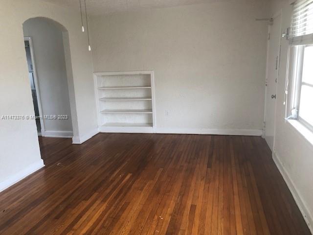 Foto del edificio - 43 Sidonia Ave