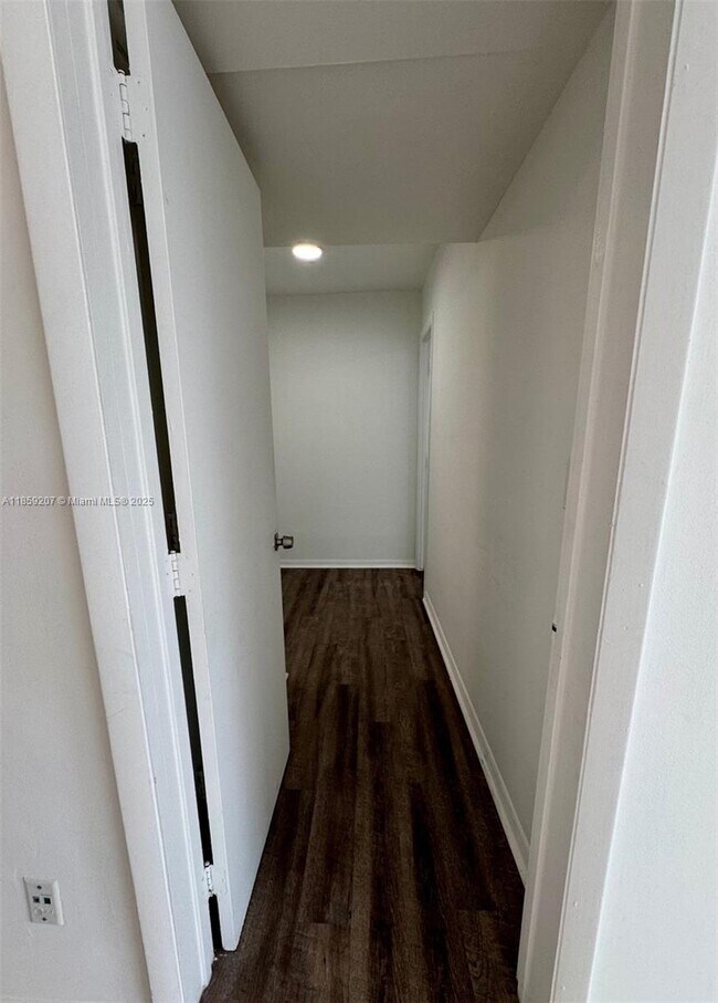Foto del edificio - 670 NE 88th Terrace