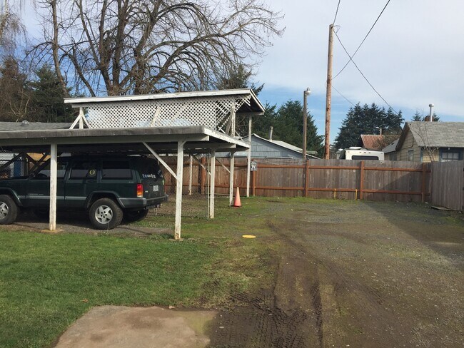 Building Photo - Beautiful 2 Bedroom 1 Bath House