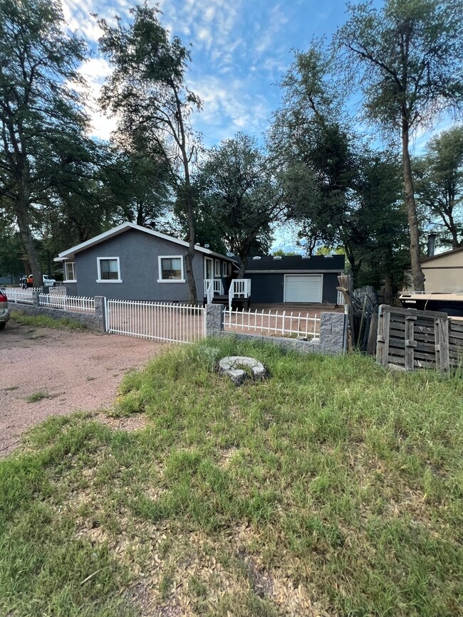 Building Photo - 512 W Bridle Path Ln
