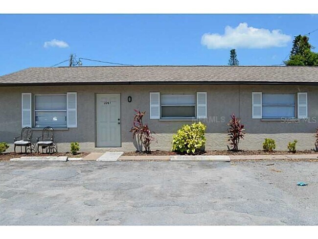 Foto del edificio - 3 Bedroom, 2 Bathrooms Apartment with Water View