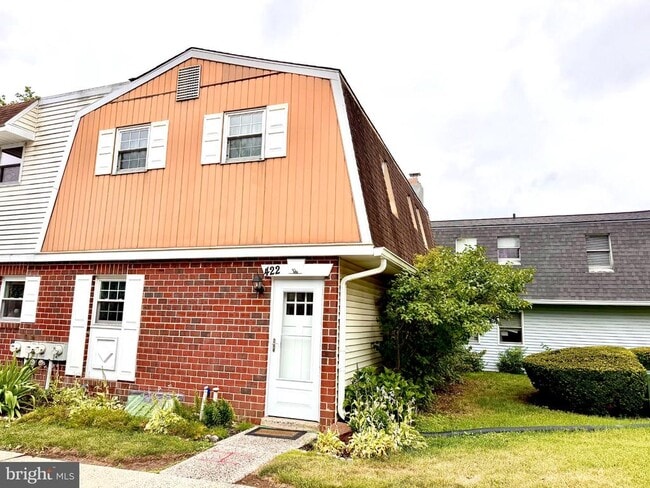 Building Photo - 422 Village Ln.