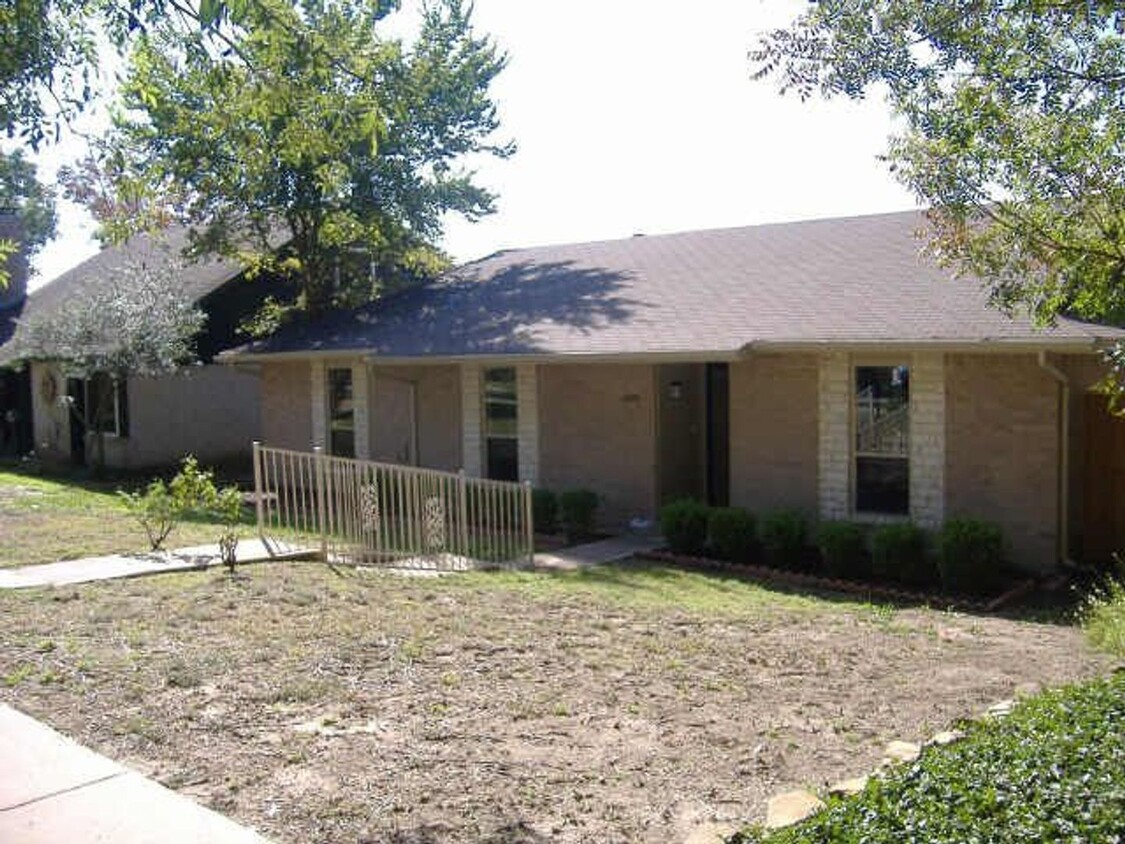 Foto principal - Spacious 3Bed/2Bath in Garland!