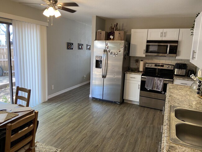 Building Photo - 6819 Flaming Ridge Dr