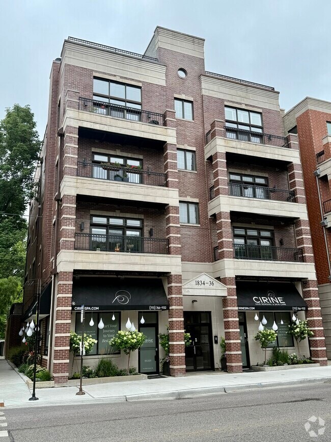 Building Photo - 1834 W Foster Ave