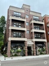 Building Photo - 1834 W Foster Ave
