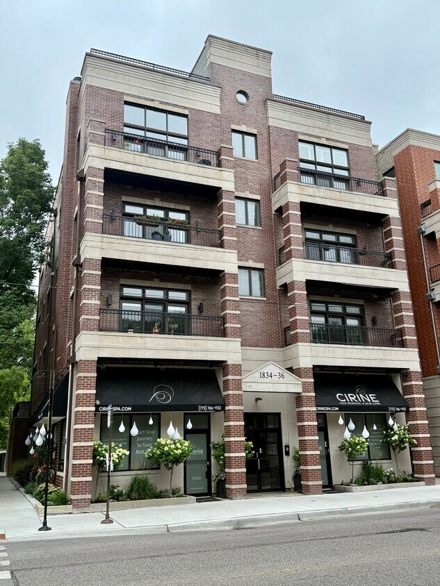 Foto principal - 1834 W Foster Ave