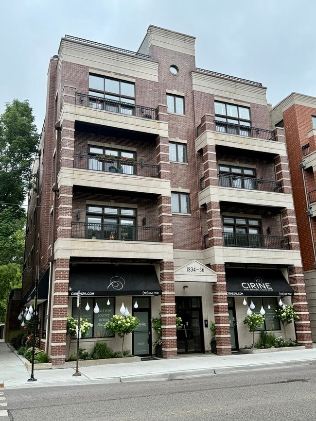 Building Photo - 1834 W Foster Ave