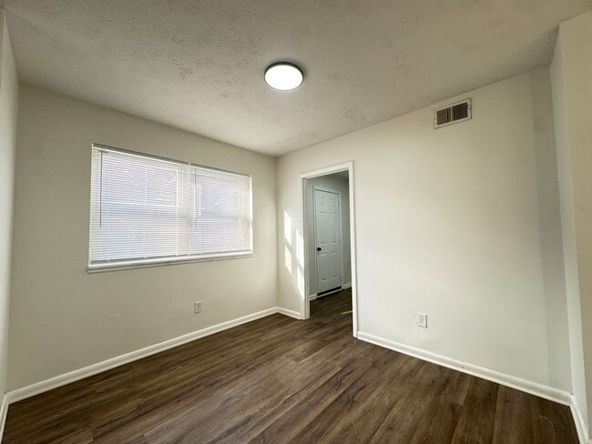 Foto del edificio - 2079 Laverne Ct