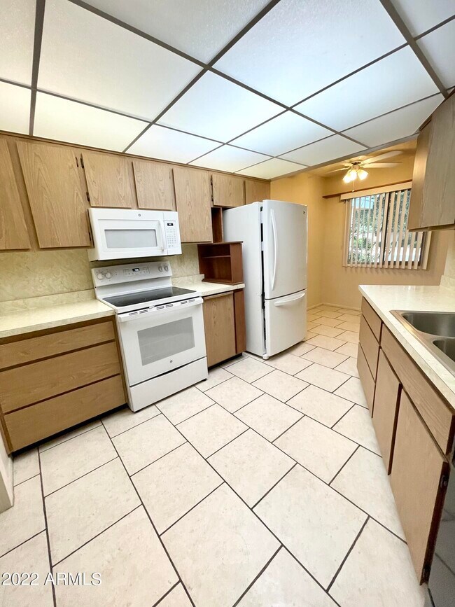 Foto del edificio - 10867 W Emerald Dr