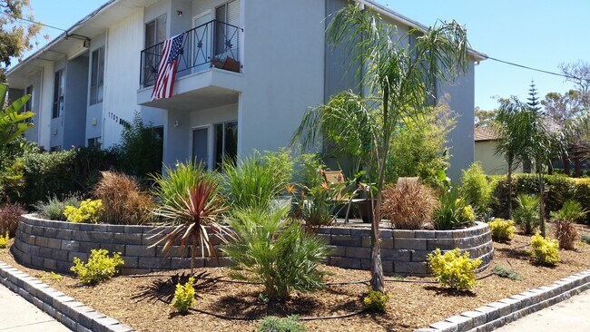 Foto del edificio - 1702 Morro St