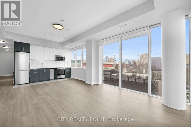Photo du bâtiment - 664-664 Spadina Ave.
