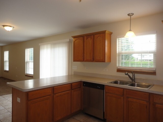 Building Photo - 8058 W Rosebury Dr