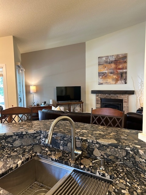 Foto del edificio - 3566 Blue Jay Way