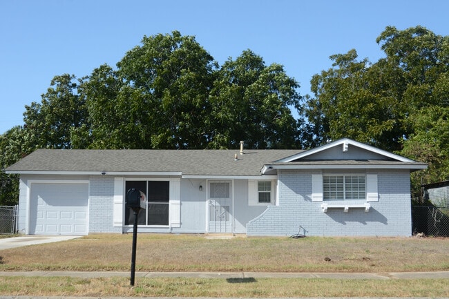 Building Photo - 307 Tidewind St