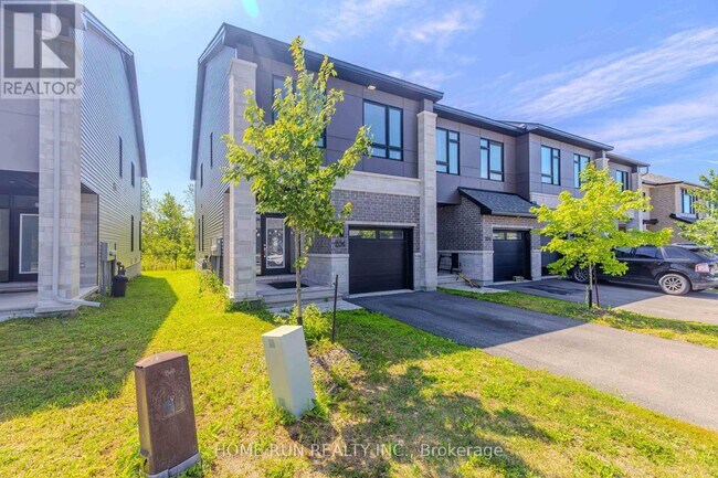 Building Photo - 206 Bristol Cres