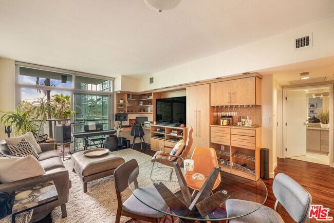 Foto del edificio - 13700 Marina Pointe Dr
