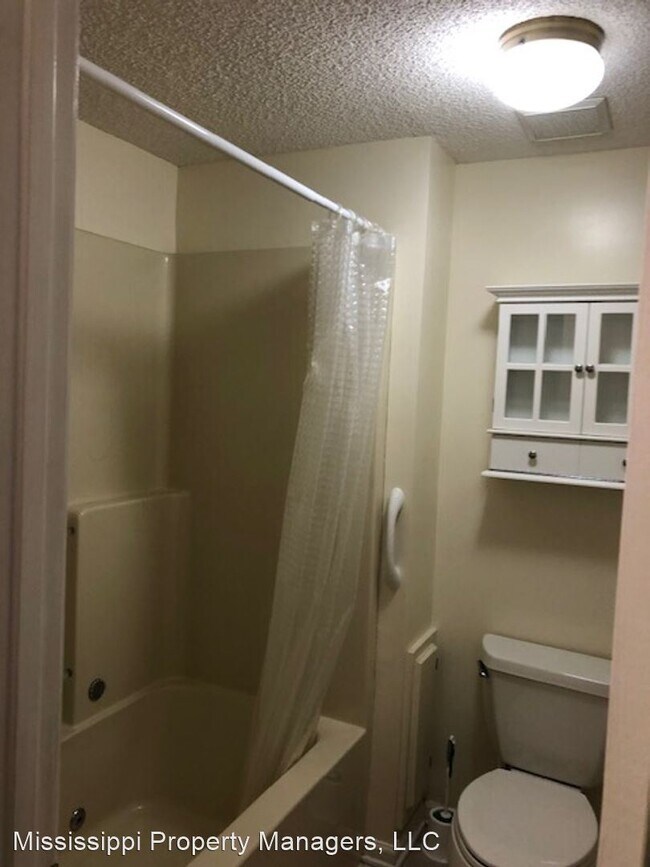 Foto del edificio - 2 br, 2 bath House - 623 N Gloster Street ...