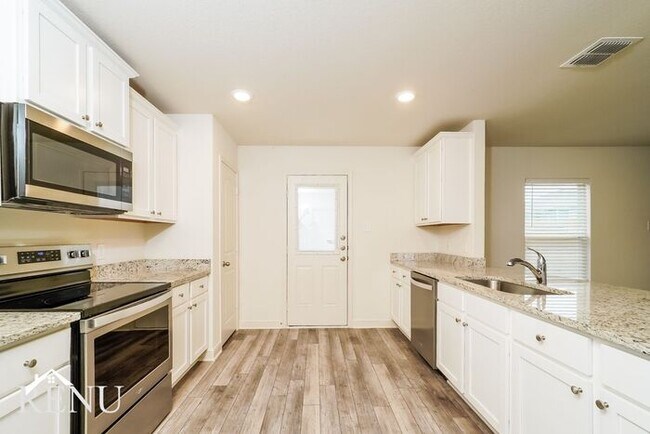 Building Photo - 2806 Praline Ferry