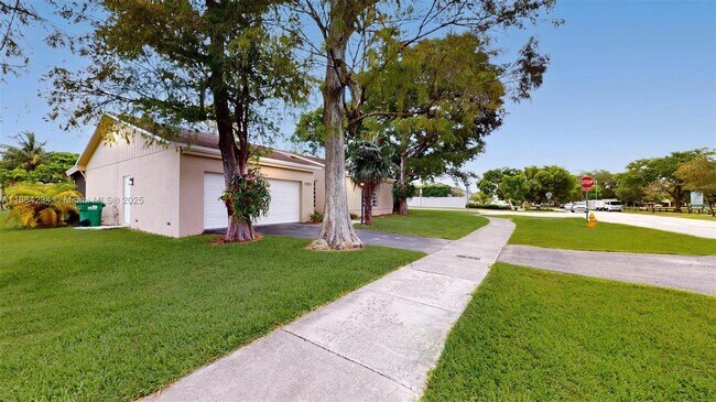 Foto del edificio - 10251 SW 80th St