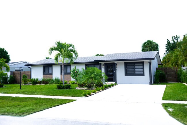 Foto del edificio - 3144 Capri Rd