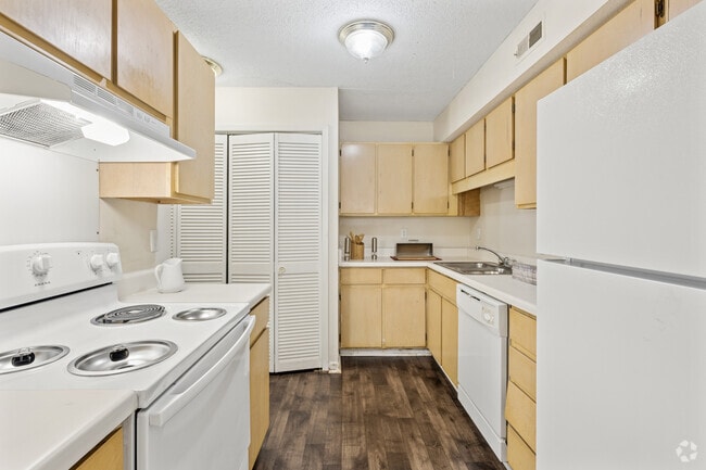 2BR, 2BA - 1,100SF - Kitchen - The Mark
