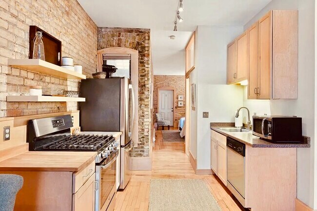 Building Photo - 607 S 9th St