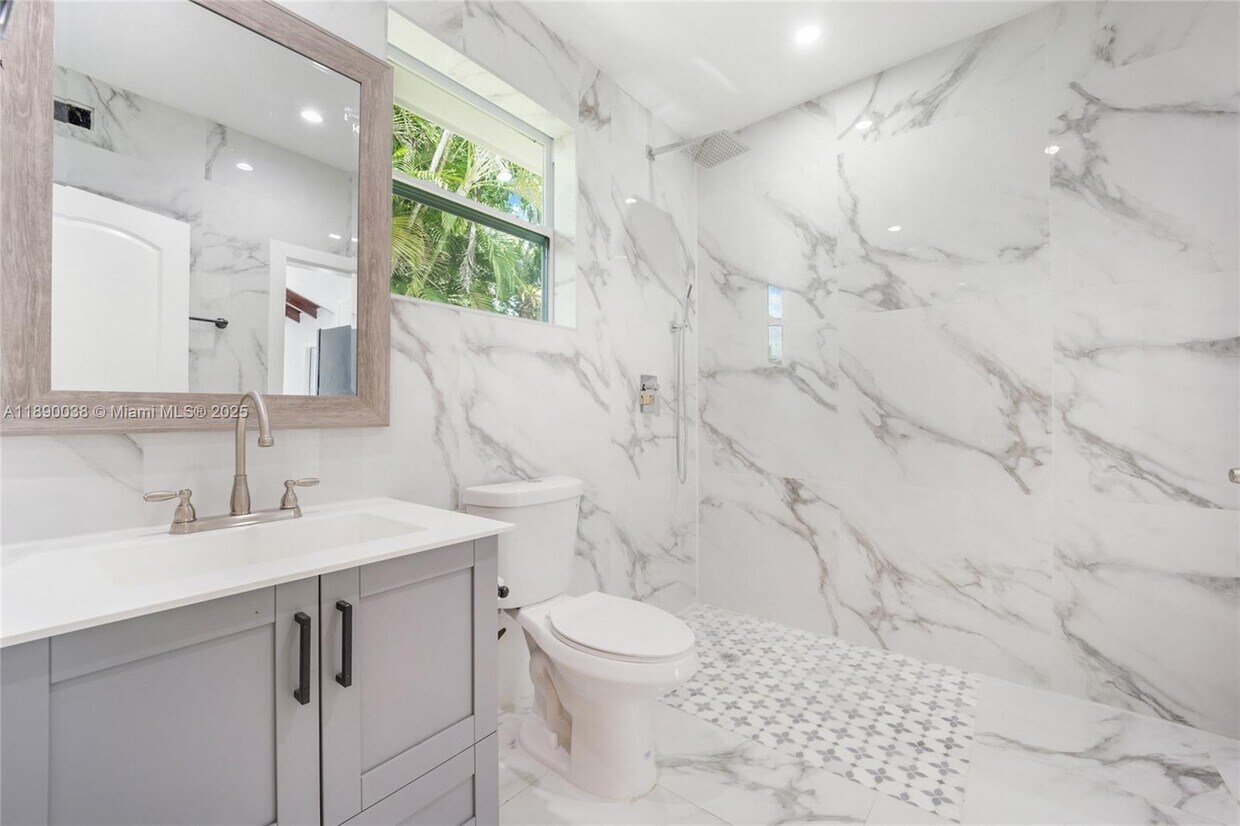 Foto principal - 2512 SW 14th St