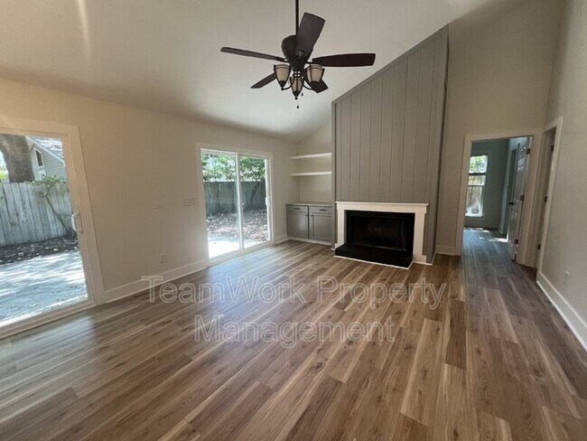 Foto del edificio - 214 Pebble Creek Road
