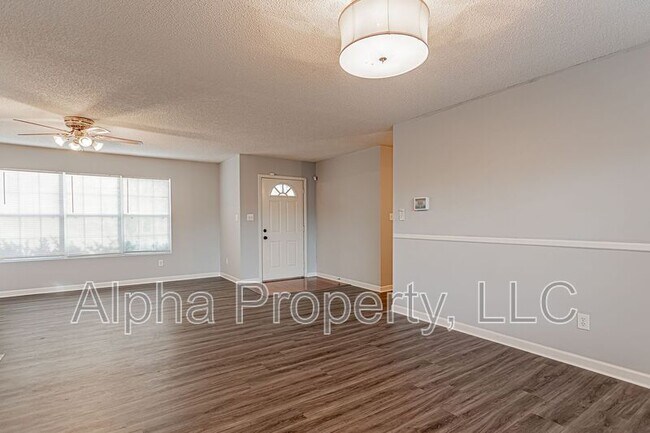 Building Photo - 18 Warren Ct