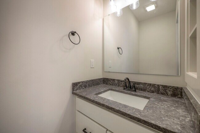 Foto del edificio - 22919 W 72nd Ter