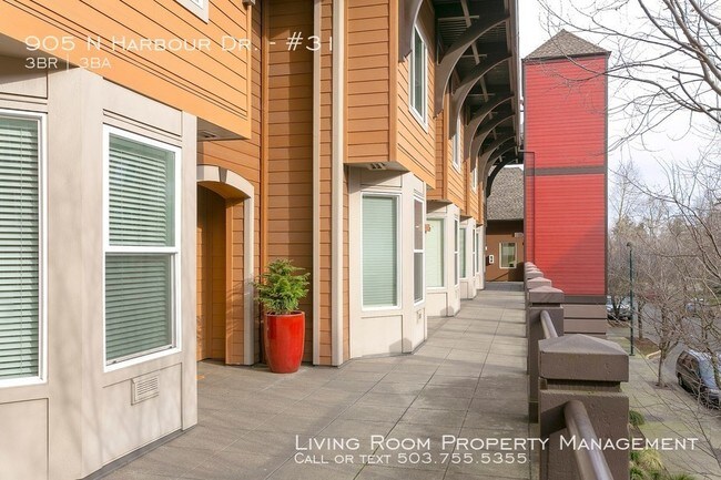 Building Photo - 905 N Harbour Dr