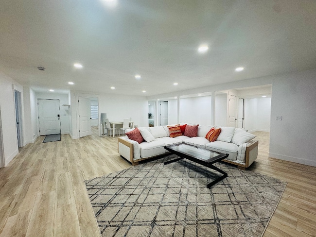 Building Photo - 952 S 1350 E