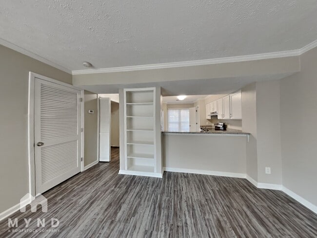 Foto del edificio - 461 Claircrest Dr