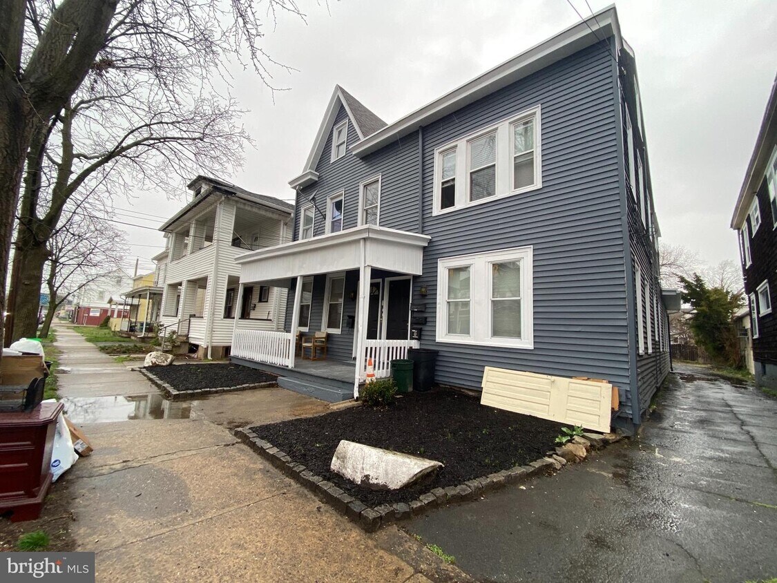 Building Photo - 1416 Hamilton Ave