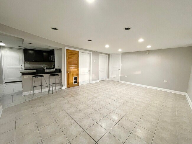 Foto del edificio - 2648 N Kildare Ave