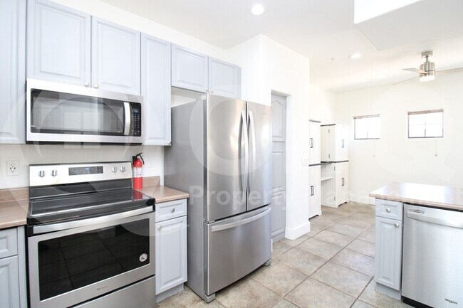 Foto del edificio - 4200 N 82nd St