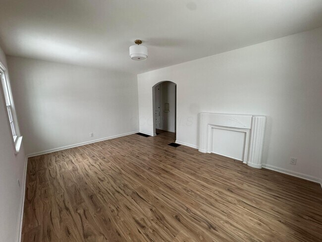 Building Photo - 657 E Moler St