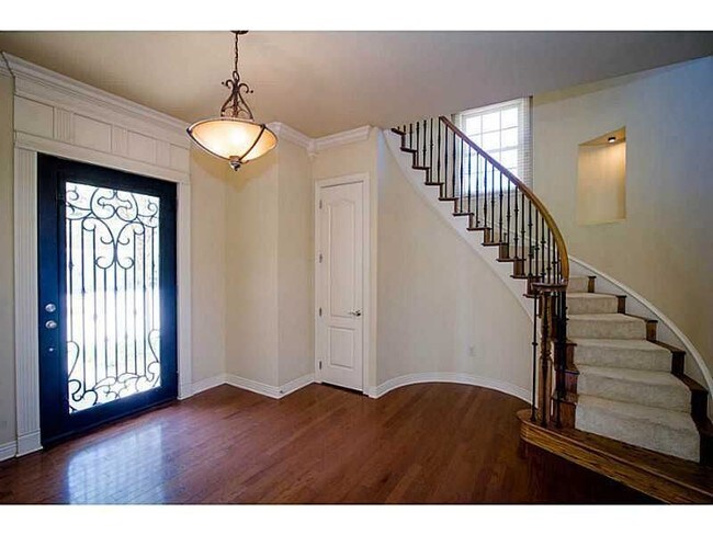 Building Photo - Gorgeous Rogers AR Townhome - WAIVED APP FEES