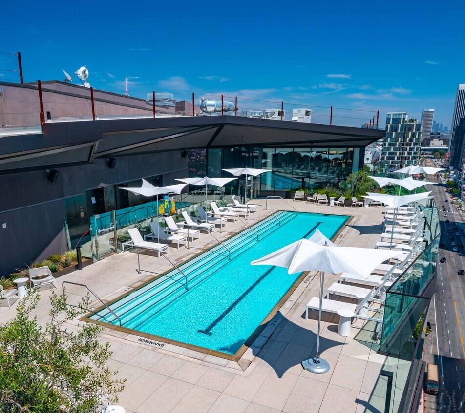 Foto principal - 6401 Wilshire Blvd