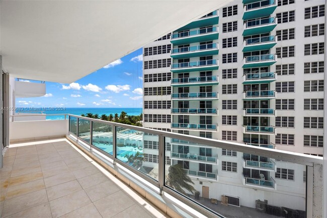 Foto del edificio - 5151 Collins Ave