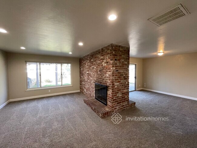 Building Photo - 829 W El Camino Ave