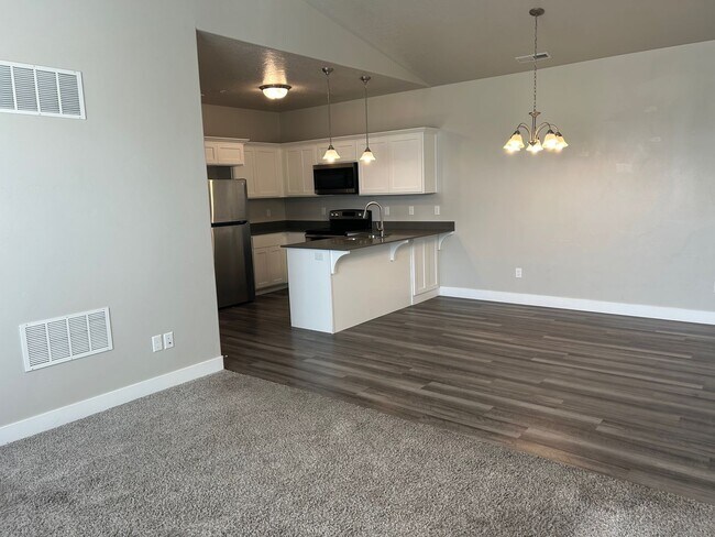 Building Photo - `1747 N Exchange Park Rd #Z-304