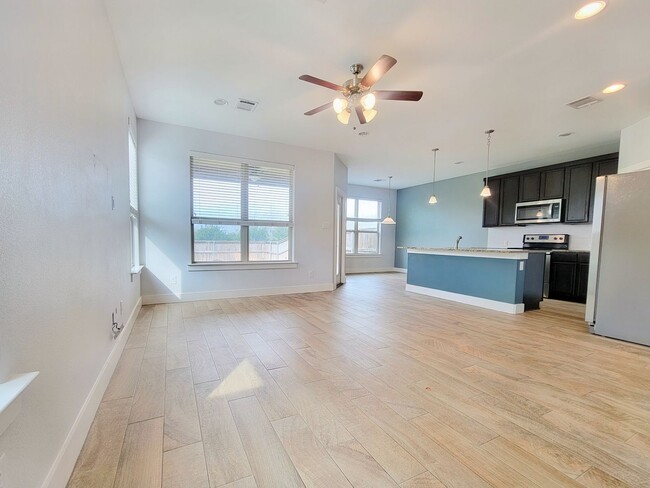 Foto del edificio - Gorgeous 3 BR/2.5 BA Single-Family Home in...