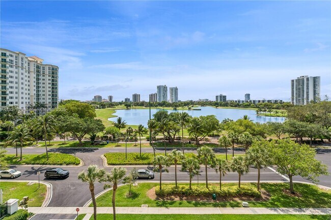 Foto del edificio - 20185 E Country Club Dr