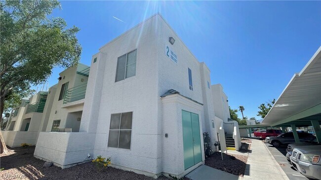 Building Photo - 7100 W Pirates Cove Rd