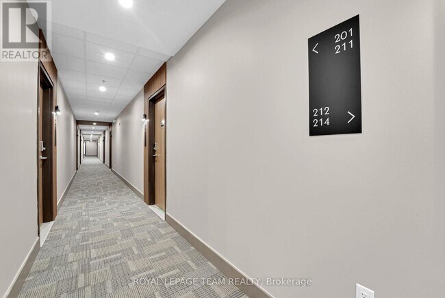 Building Photo - 305 Wildwood Cres